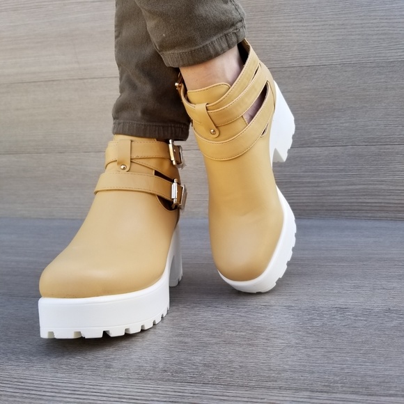 90's Grunge chunky heel beige buckle ankle boot - Picture 3 of 8